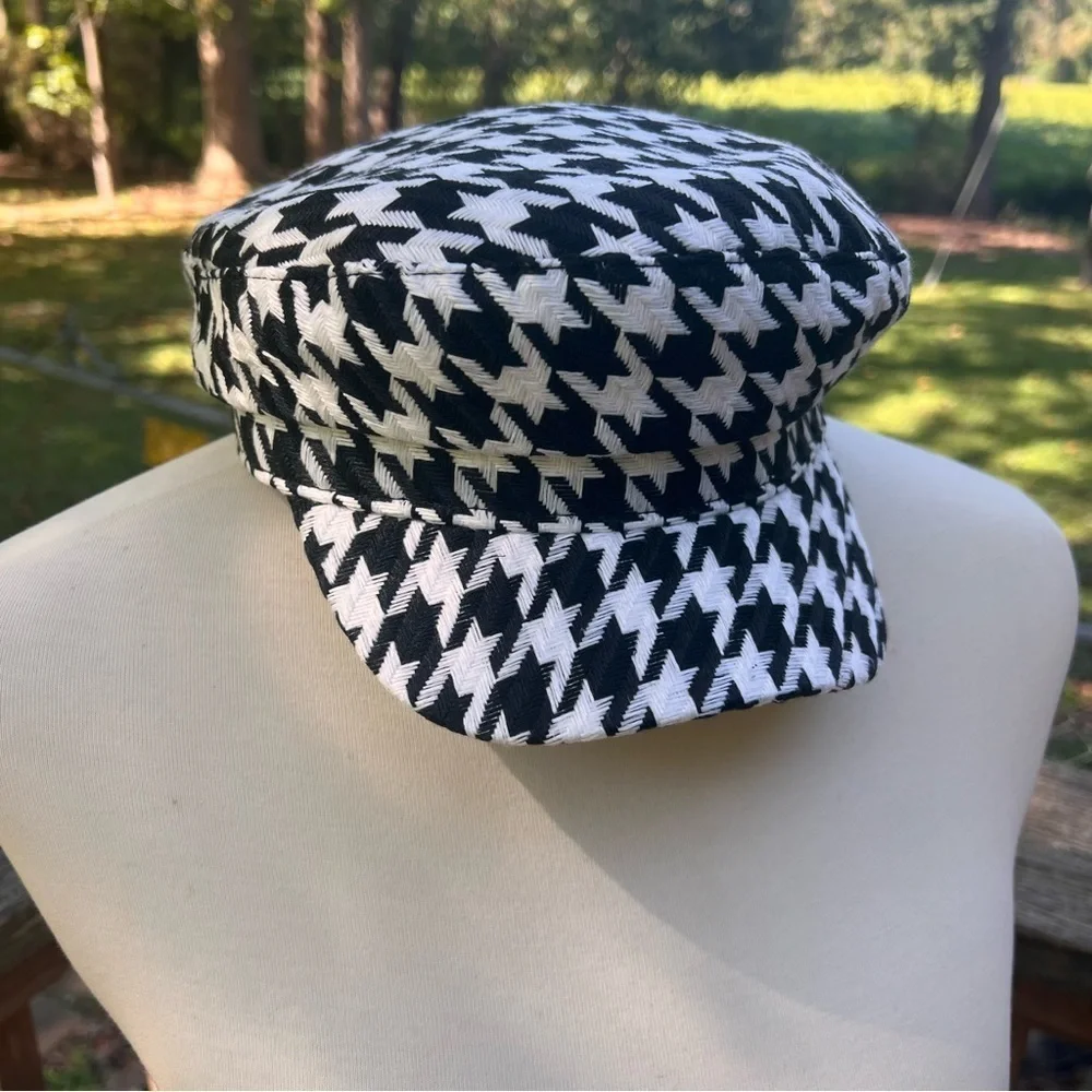 Houndstooth cabbie style hat